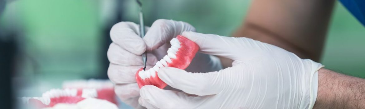 Prothetische Zahnmedizin - Wenn Zähne fehlen, krank sind oder bei einem Unfall so stark beschädigt werden, dass sie gezogen werden müssen, werden sie in der Regel ersetzt.