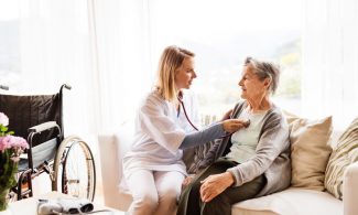 Pflegezusatzversicherung - Ein Ausweg aus dem Demografie-Dilemma?